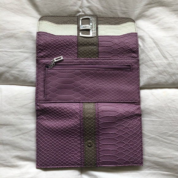 Guess Wallet - Picture 5 of 5